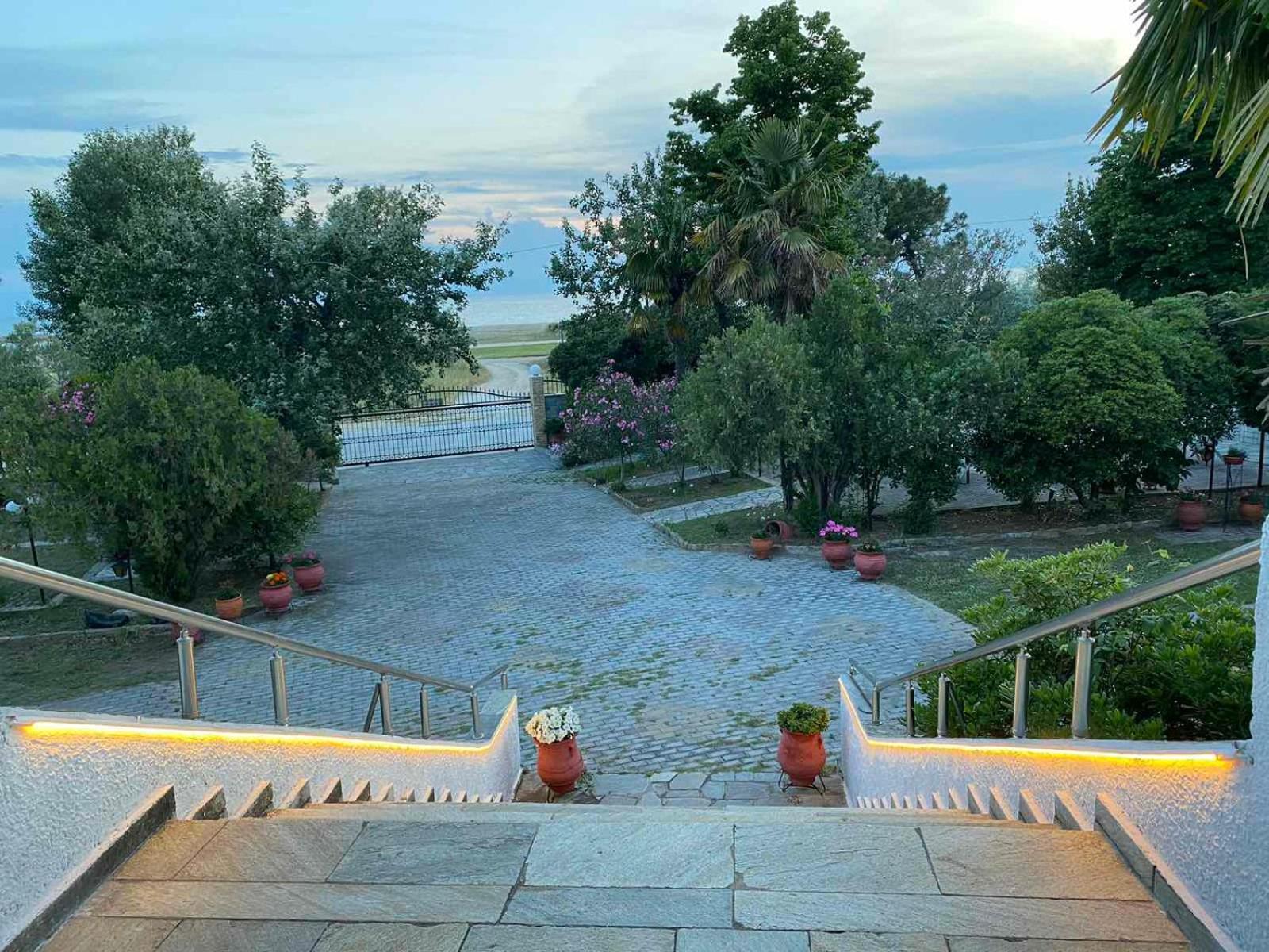 Aparthotel Filoxenia Nea Iraklia Exterior foto