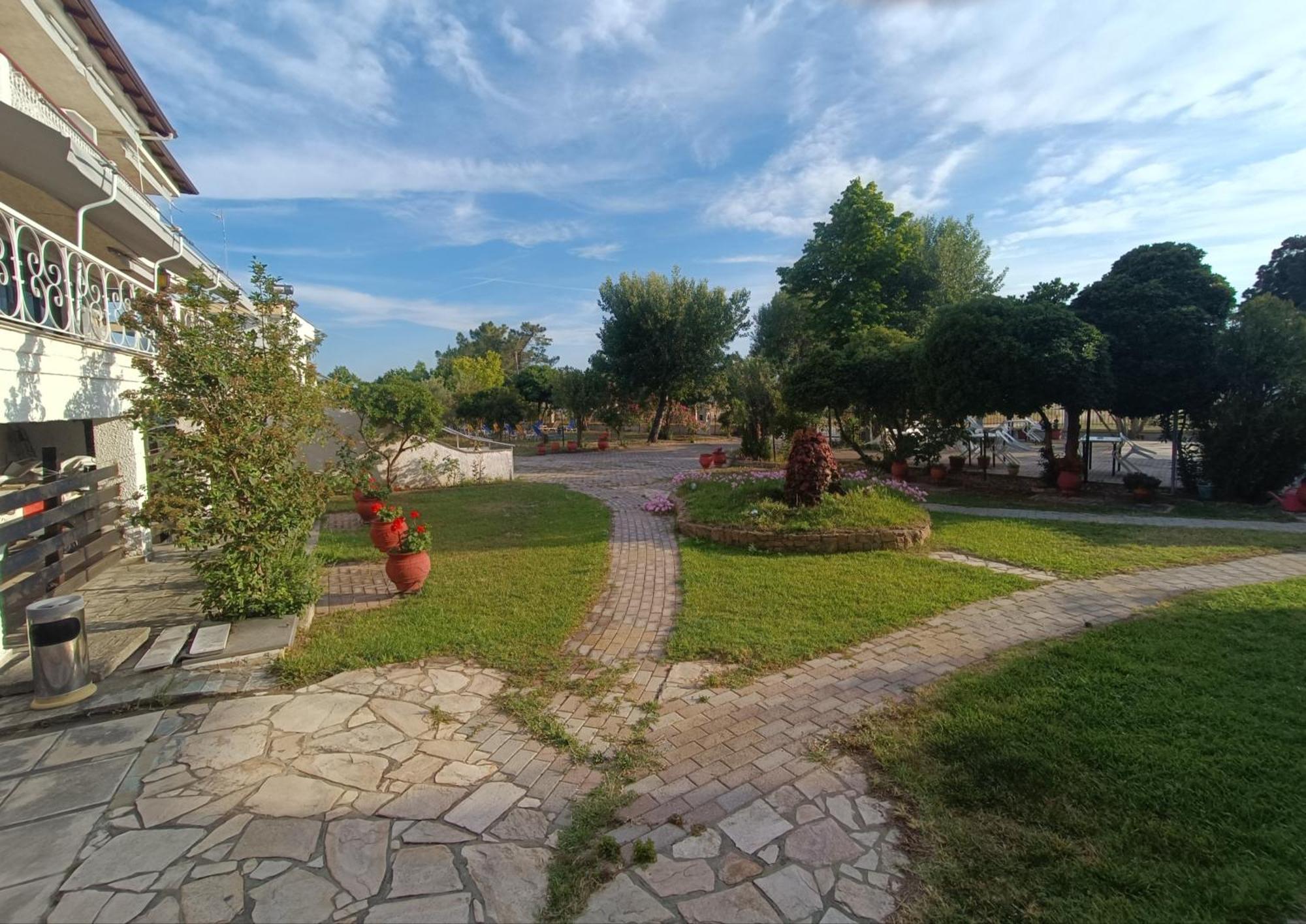 Aparthotel Filoxenia Nea Iraklia Exterior foto