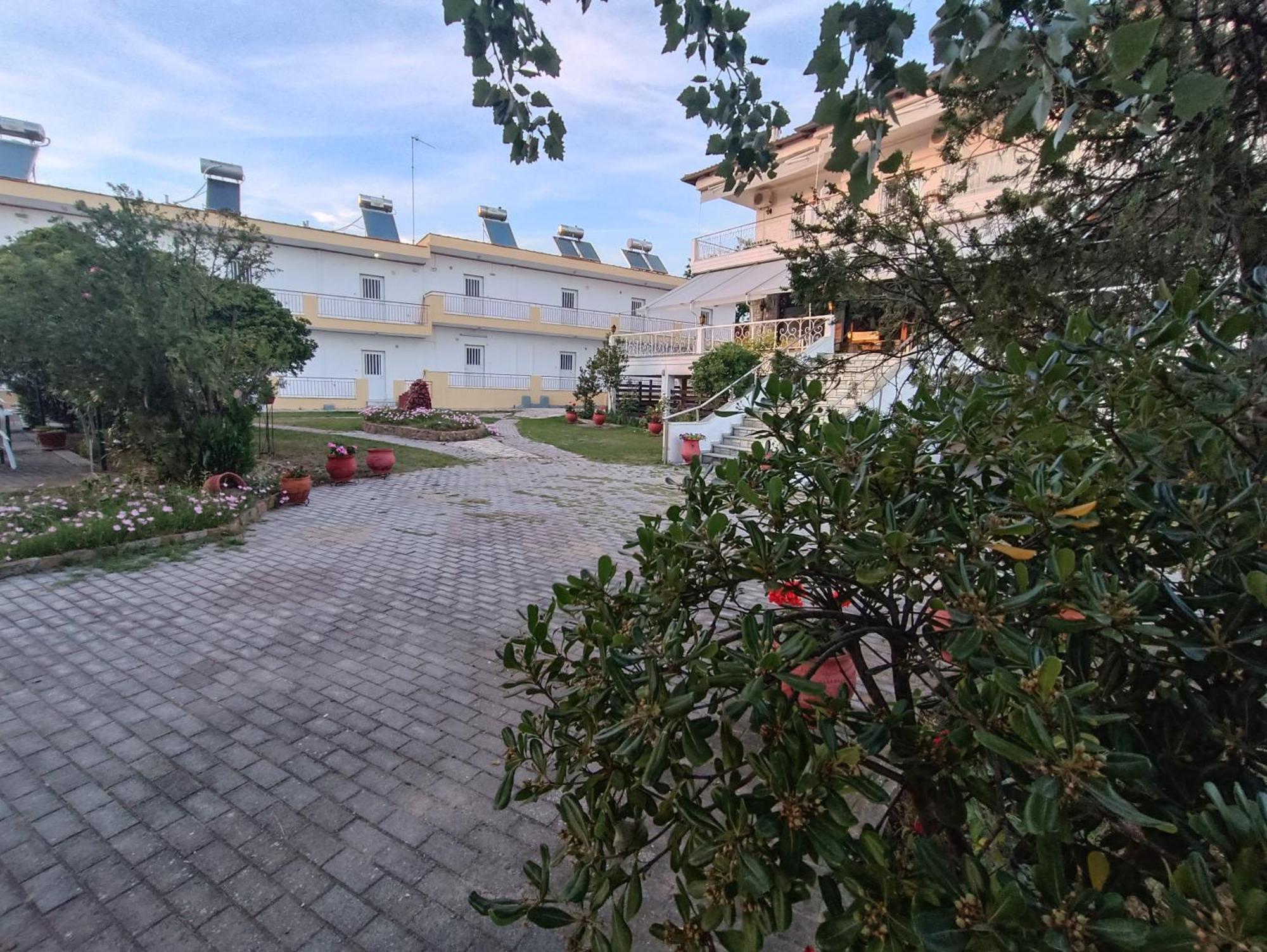 Aparthotel Filoxenia Nea Iraklia Exterior foto